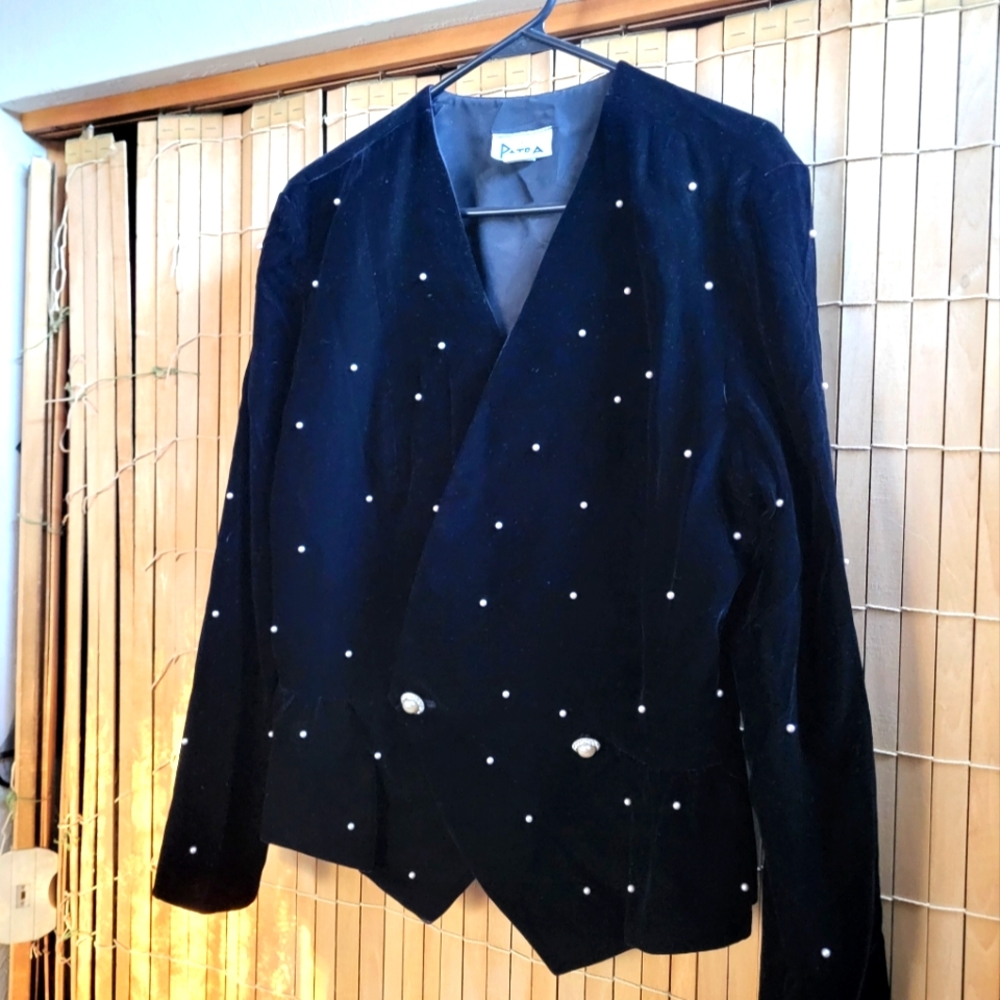 Womens Vintage Size 16 Black Velvet and Pearl 2 piece ensemble